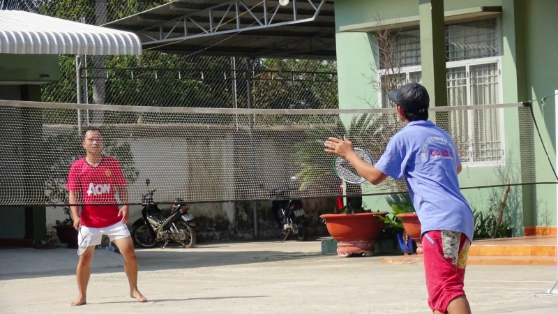 Hàng ngày, các em nhỏ tại Trung tâm được chơi thể thao trong môi trường xanh, sạch, đẹp.
