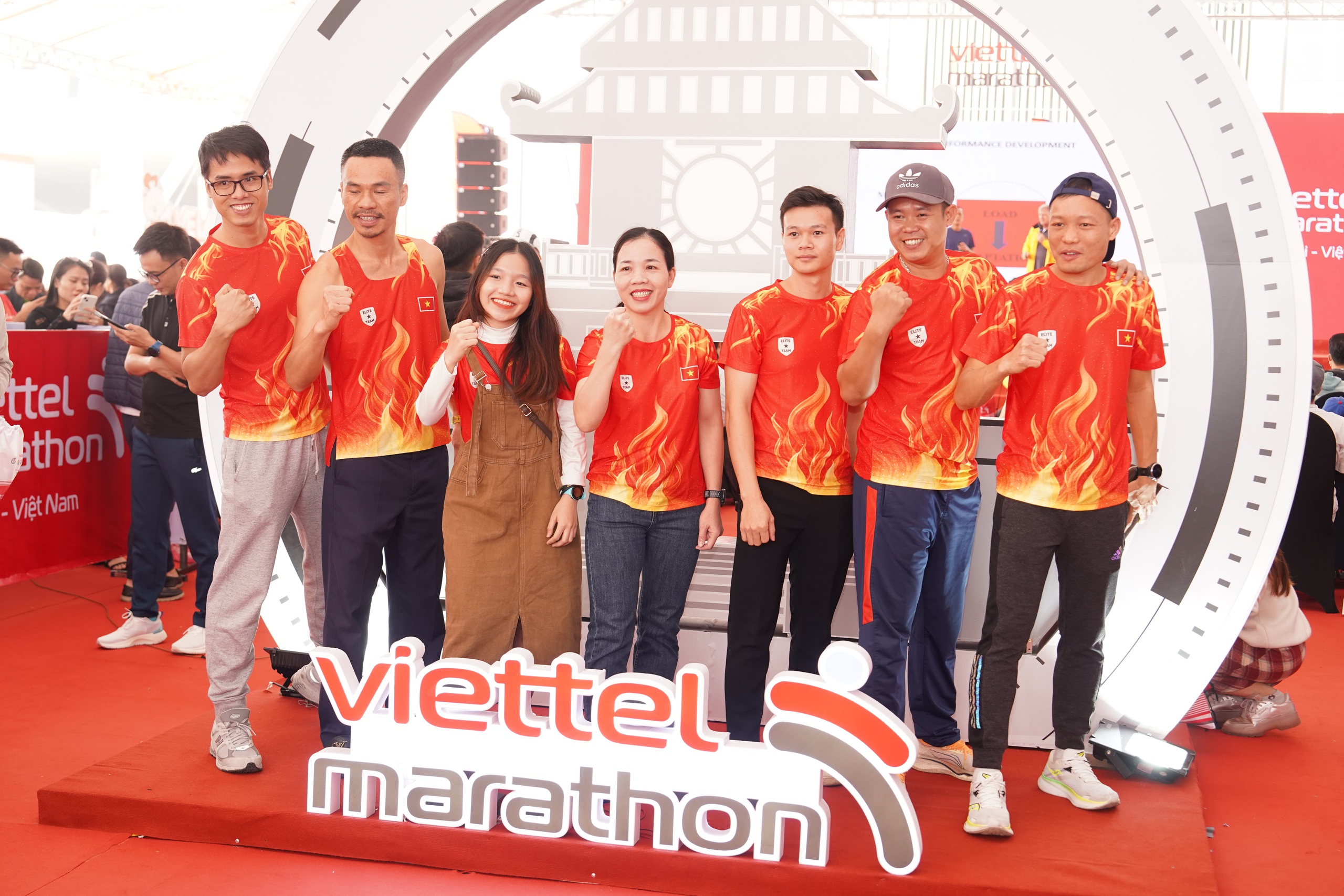 Dàn sao Thể Công Viettel cùng Nguyễn Thị Oanh khuấy động giải Viettel marathon 2024- Ảnh 6.