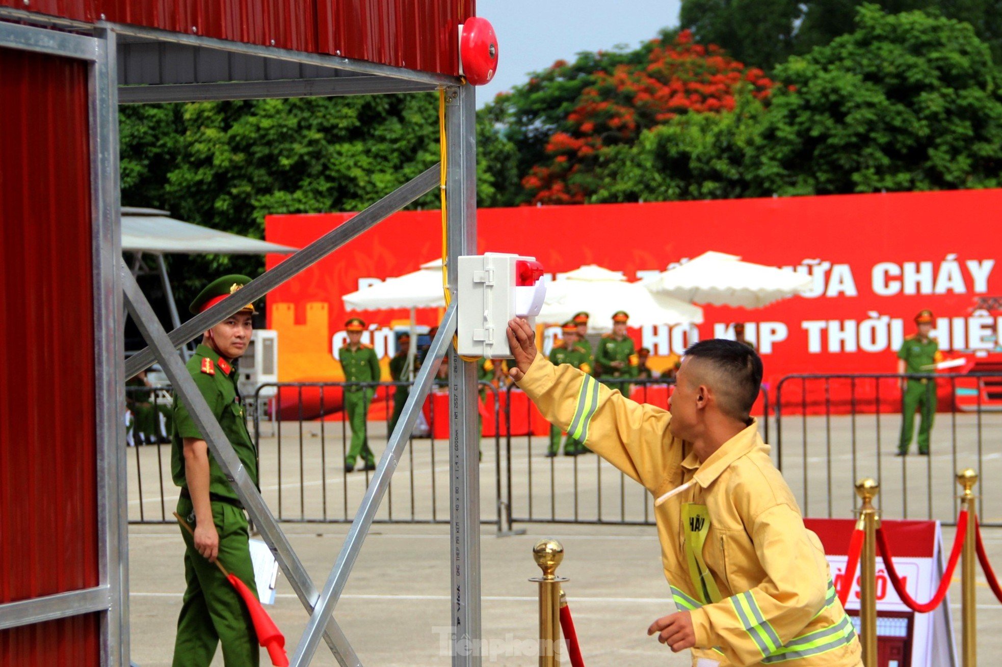 Sôi nổi tranh tài hội thi nghiệp vụ an toàn phòng cháy, chữa cháy ảnh 5