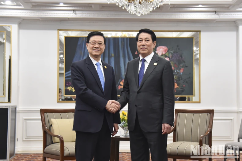 President Luong Cuong receives Chief Executive of the Hong Kong Special Administrative Region (China) Lee Ka-Sai Photo 1