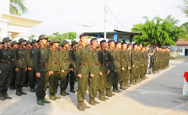 Hundreds of cadres, soldiers, and youth union members donated blood at Red Sunday in Can Tho photo 1