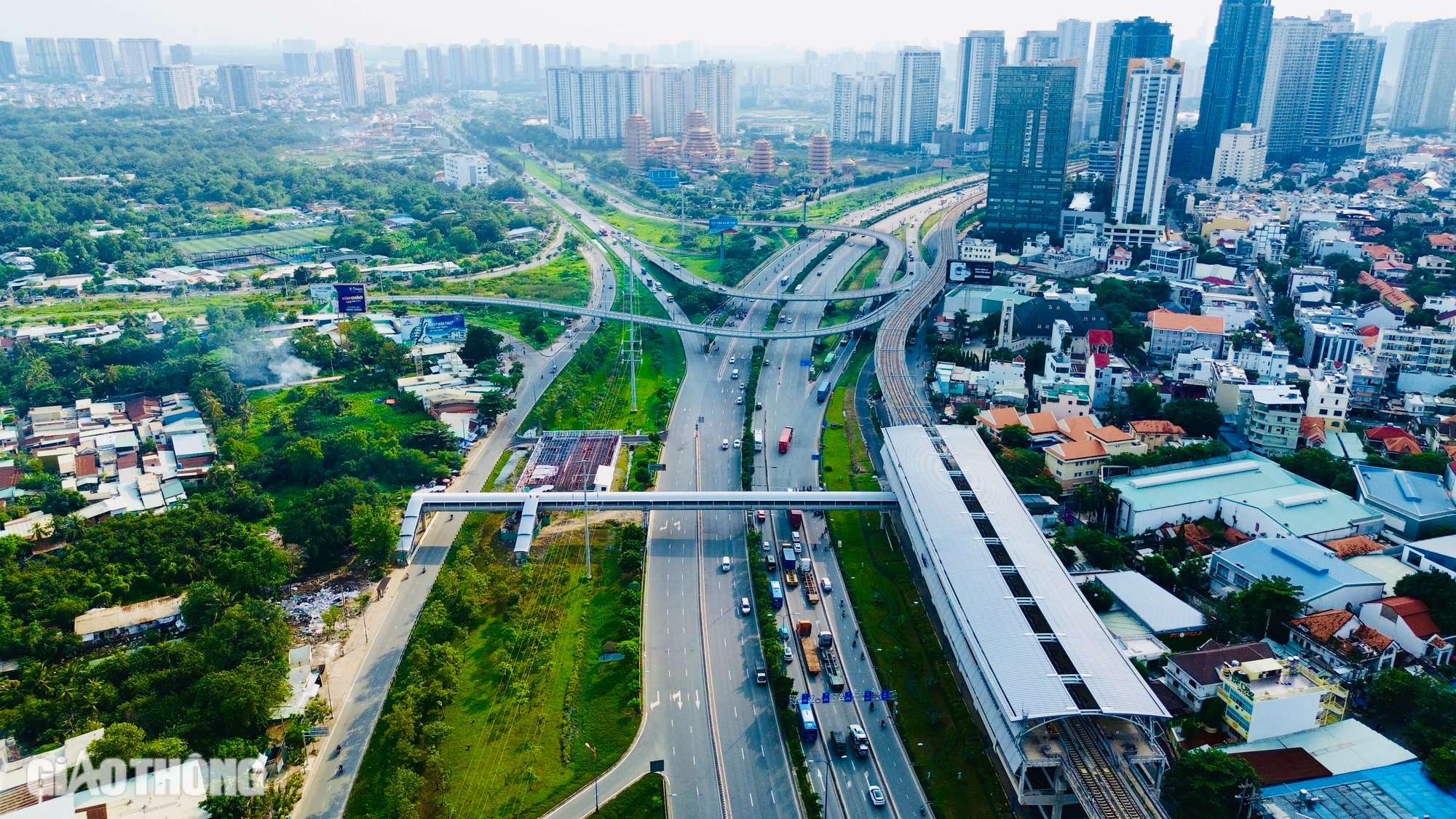 Chiêm ngưỡng vẻ hoành tráng của các nhà ga metro số 1- Ảnh 25.