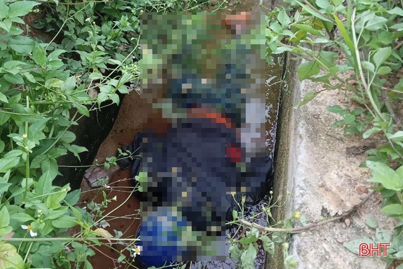 Encuentran a un hombre muerto en una zanja