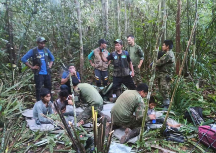 Harina de yuca y frutas ayudan a 4 niños a sobrevivir milagrosamente después de 40 días en la selva amazónica - 1