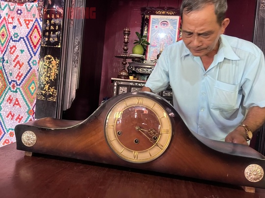 CLIP: Đáng nể cơ ngơi đồ cổ của lão nông ở xứ bưởi Năm Roi - Ảnh 9.
