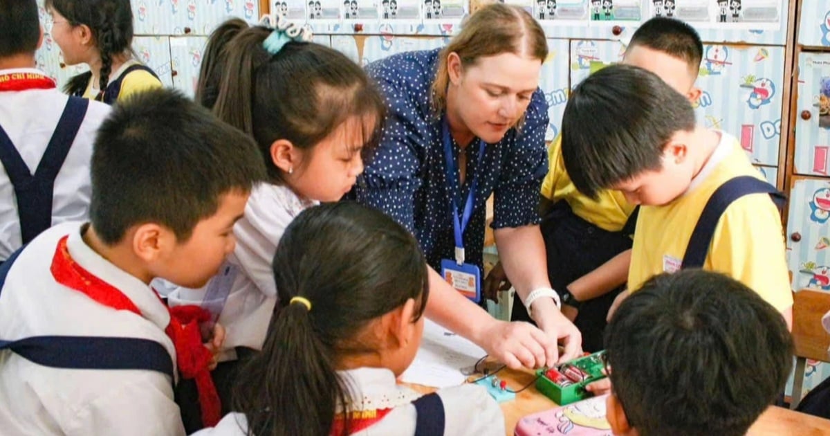 The number of students studying math and science in English in Ho Chi Minh City increased from 600 to more than 30,000.