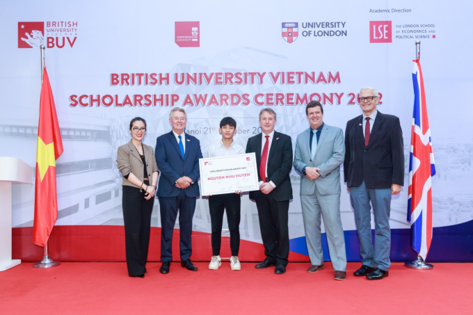 Nhu Huyen recibió la beca Lionheart de la Universidad Británica de Vietnam. Foto: BUV