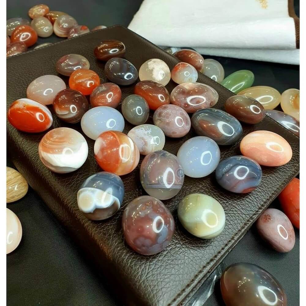 Agate - a stone that contains many powers