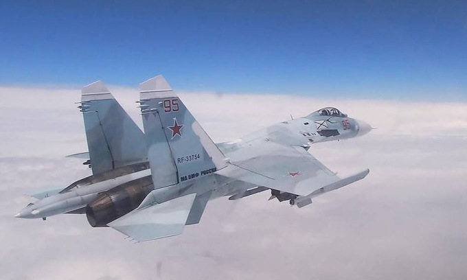 เครื่องบินขับไล่ Su-27 ของกองทัพเรือรัสเซียกำลังลาดตระเวนในปี 2020 ภาพ: TASS