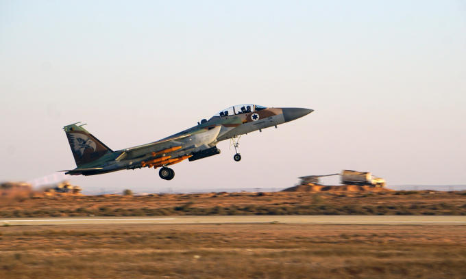 Un avion de chasse israélien F-15I décolle de la base aérienne de Hatzerim en juin 2022. Photo : Times of Israel