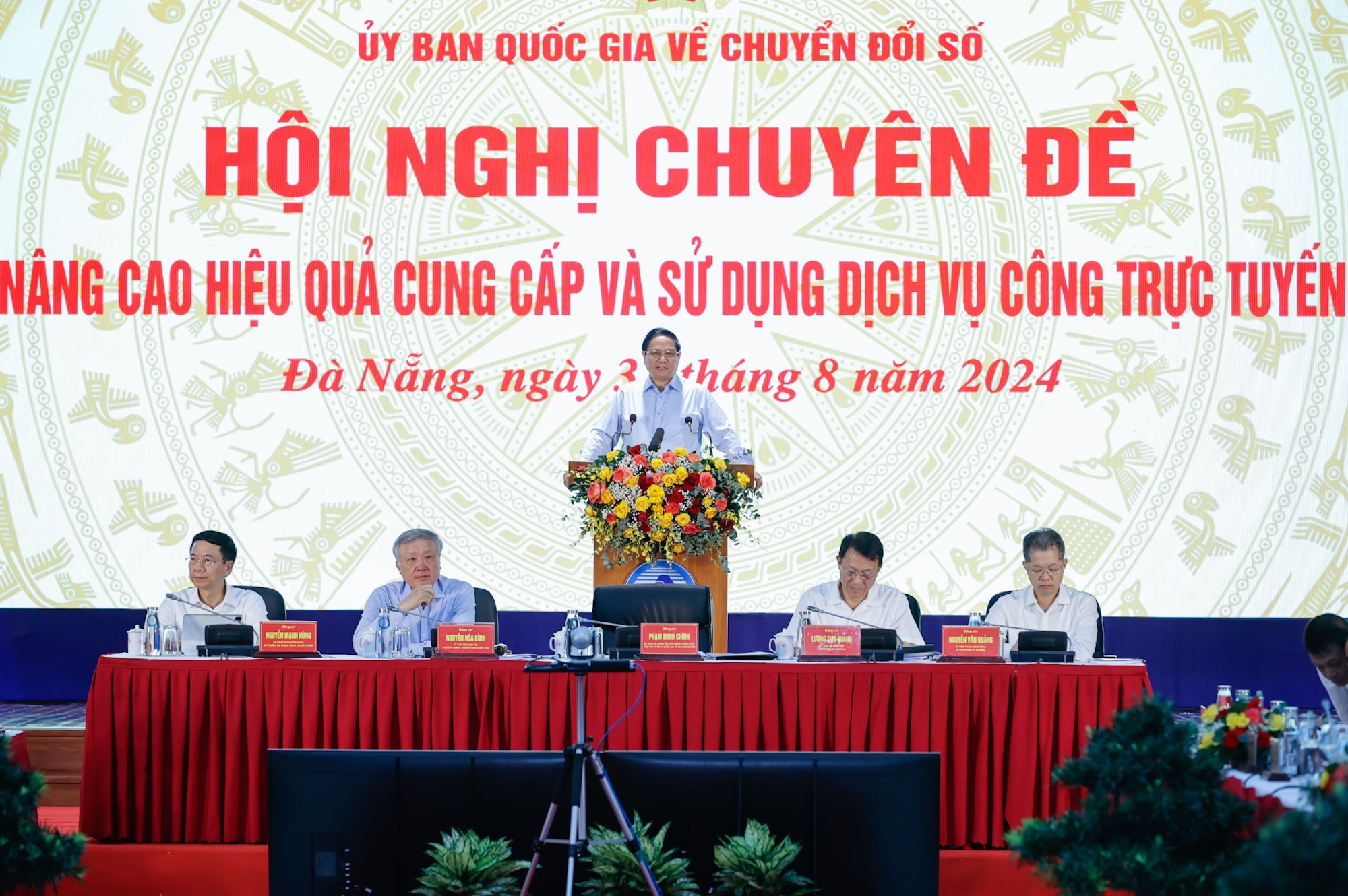 Thủ tướng: Chuyển đổi số đã đến từng ngõ, từng nhà, từng người- Ảnh 1.