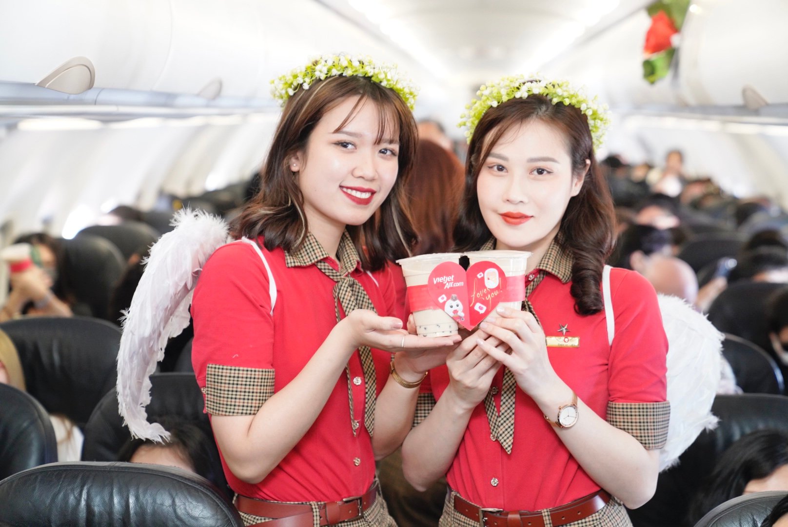 Cụ ông U90 tỏ tình với vợ ngọt ngào trên chuyến bay Vietjet ngày Valentine- Ảnh 7.