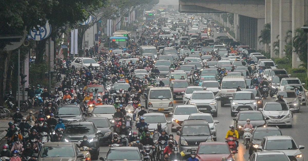 2024年最初の仕事日に交通渋滞、人々は苦戦