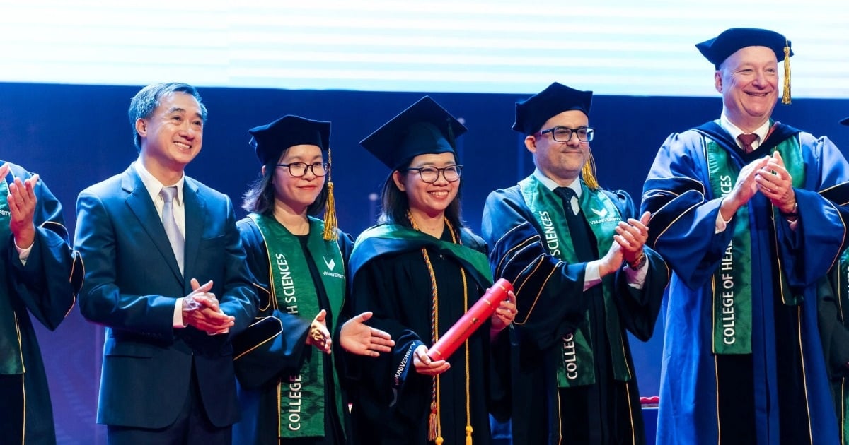 VinUni awarded graduation certificates to the first class of resident physicians