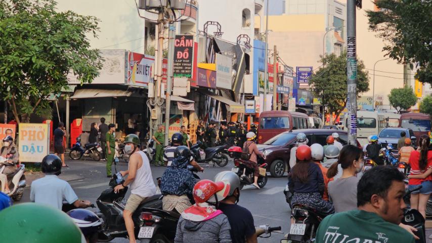 TP.HCM: Bộ Công an kiểm tra quán bar Phương Lâm xuyên đêm và cả ngày- Ảnh 3.