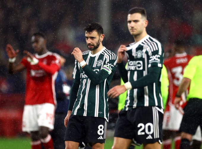 Bruno Fernandes (Nr. 8) war enttäuscht, nachdem er am 30. Dezember in der 20. Runde der Premier League im City Ground gegen Nottingham Forest verloren hatte. Foto: Reuters