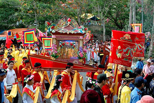 ដាក់ស្នើទៅ UNESCO ដើម្បីចុះបញ្ជីពិធីបុណ្យ Ba Chua Xu នៅលើភ្នំ Sam ជាបេតិកភណ្ឌពិភពលោក