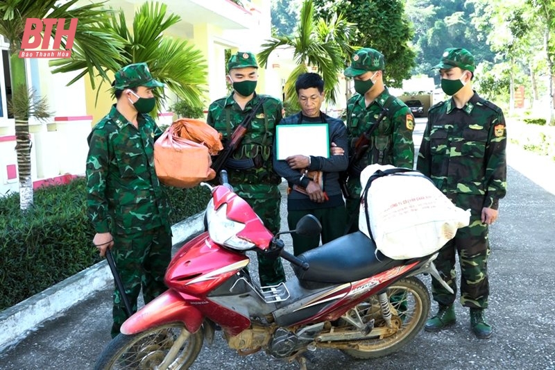 Les gardes-frontières de Thanh Hoa arrêtent un trafiquant de drogue