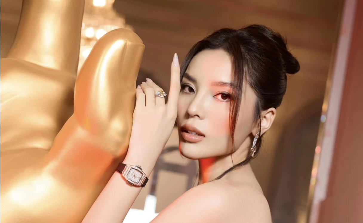 Nguyen Cao Ky Duyen charmingly attends event before 'conquering' Miss Universe