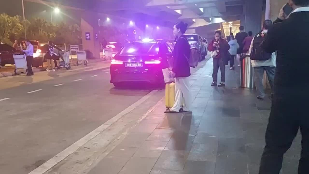 ハティン女性連合のブルーナンバーの車の運転手に250万ドンの罰金