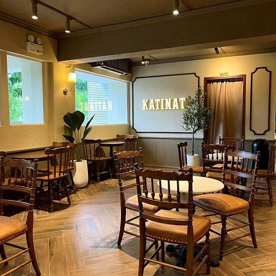 Hé lộ bất ngờ về bà chủ đứng sau Cafe Katinat