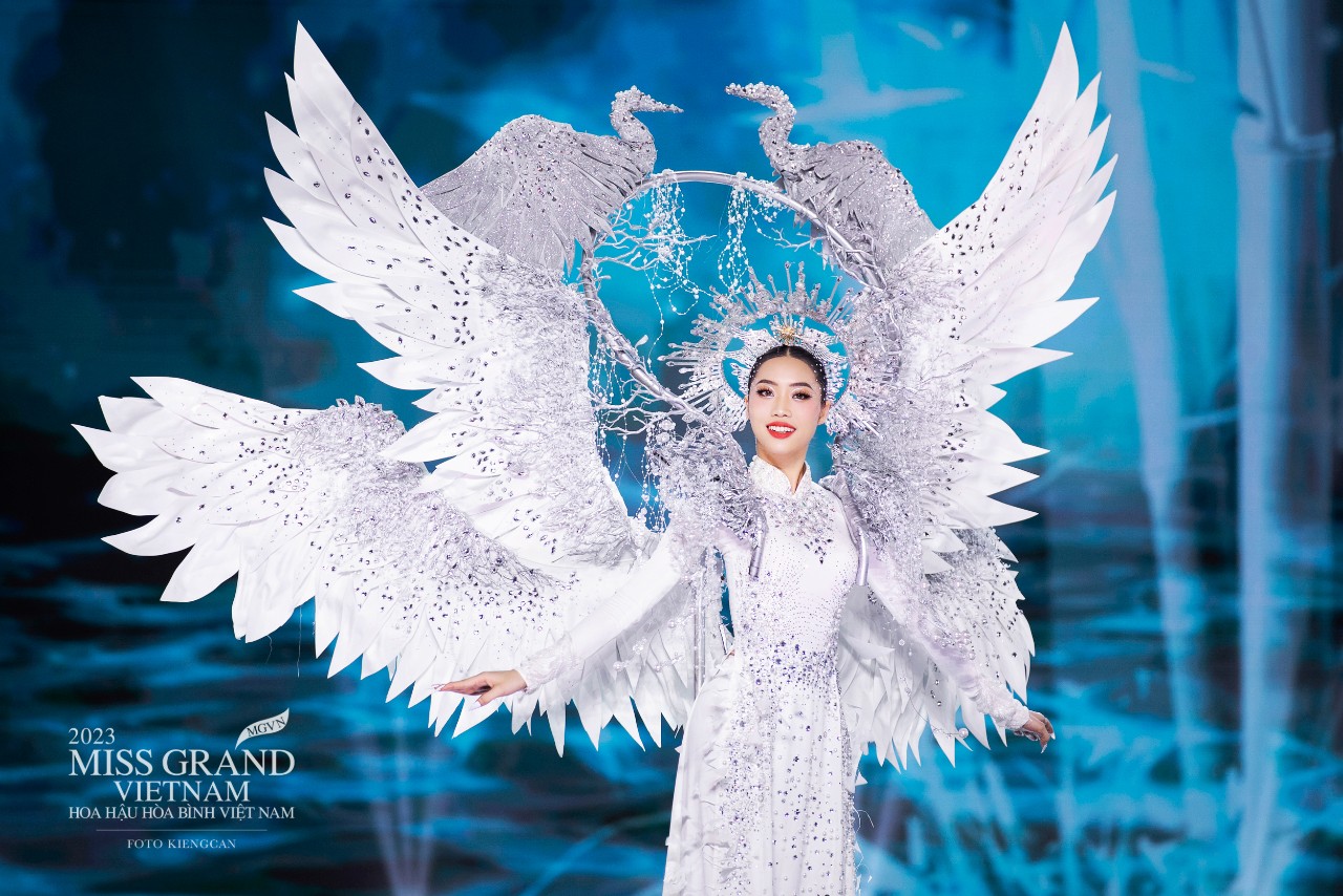 Nam sinh lớp 8 vượt 242 km thi Trang phục dân tộc của Miss Grand Vietnam 2023 - Ảnh 1.