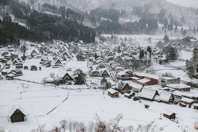 Shirakawago cubierto de nieve blanca en diciembre. Foto: Nick M.