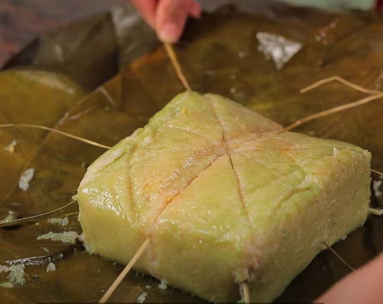 Cắt bánh chưng dùng lạt hay dao dễ và đẹp hơn, người trẻ chọn cách này - Ảnh 3.