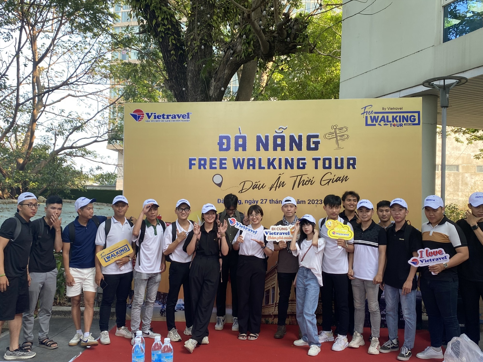 Vietravel의 무료 도보 여행 프로젝트는 베트남 관광 산업에서 최초이자 유일한 무료 관광 모델로 간주됩니다. 사진: K.L