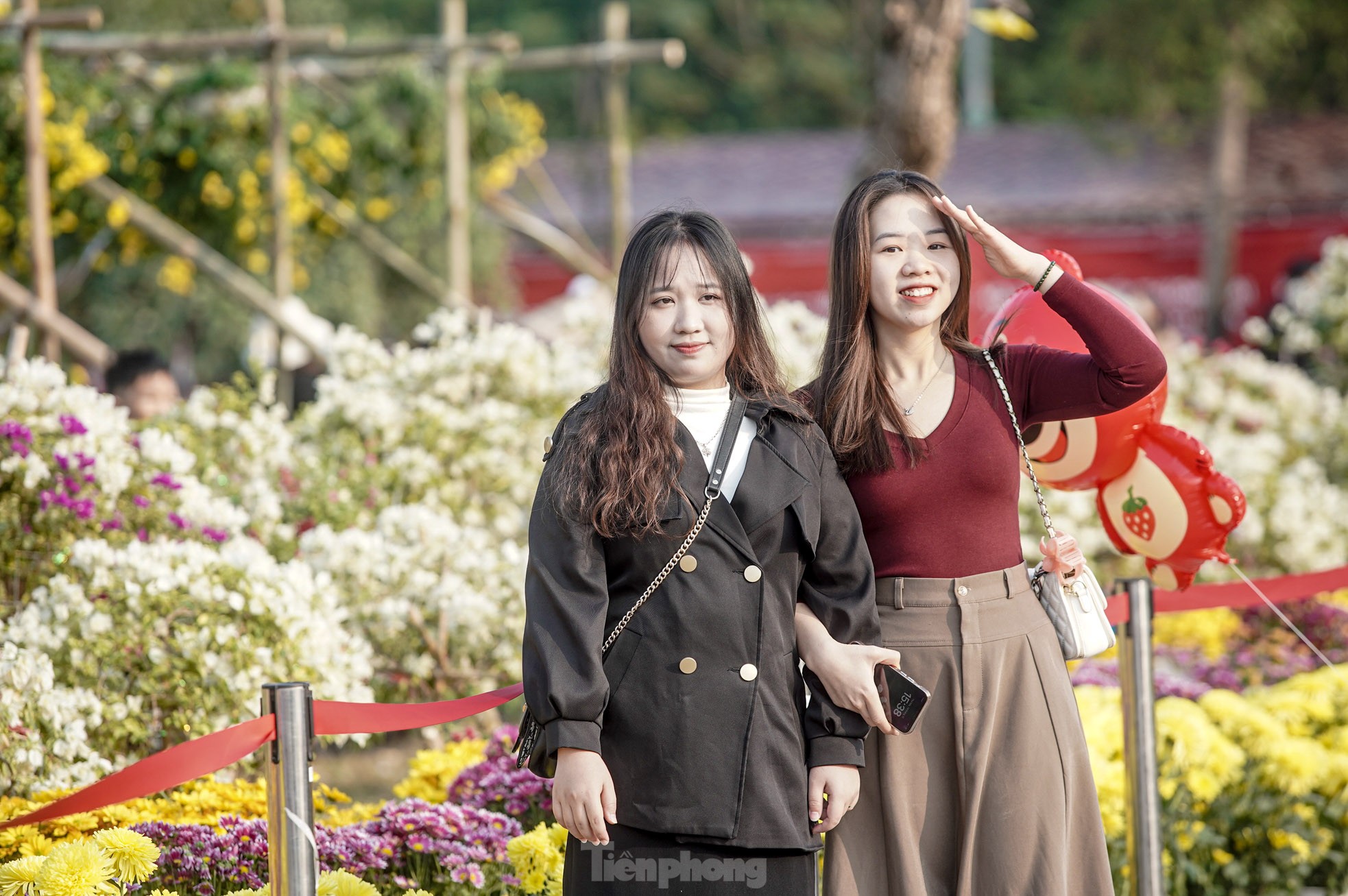 北部最大の花祭りに何千人もの人々が集まる 写真19