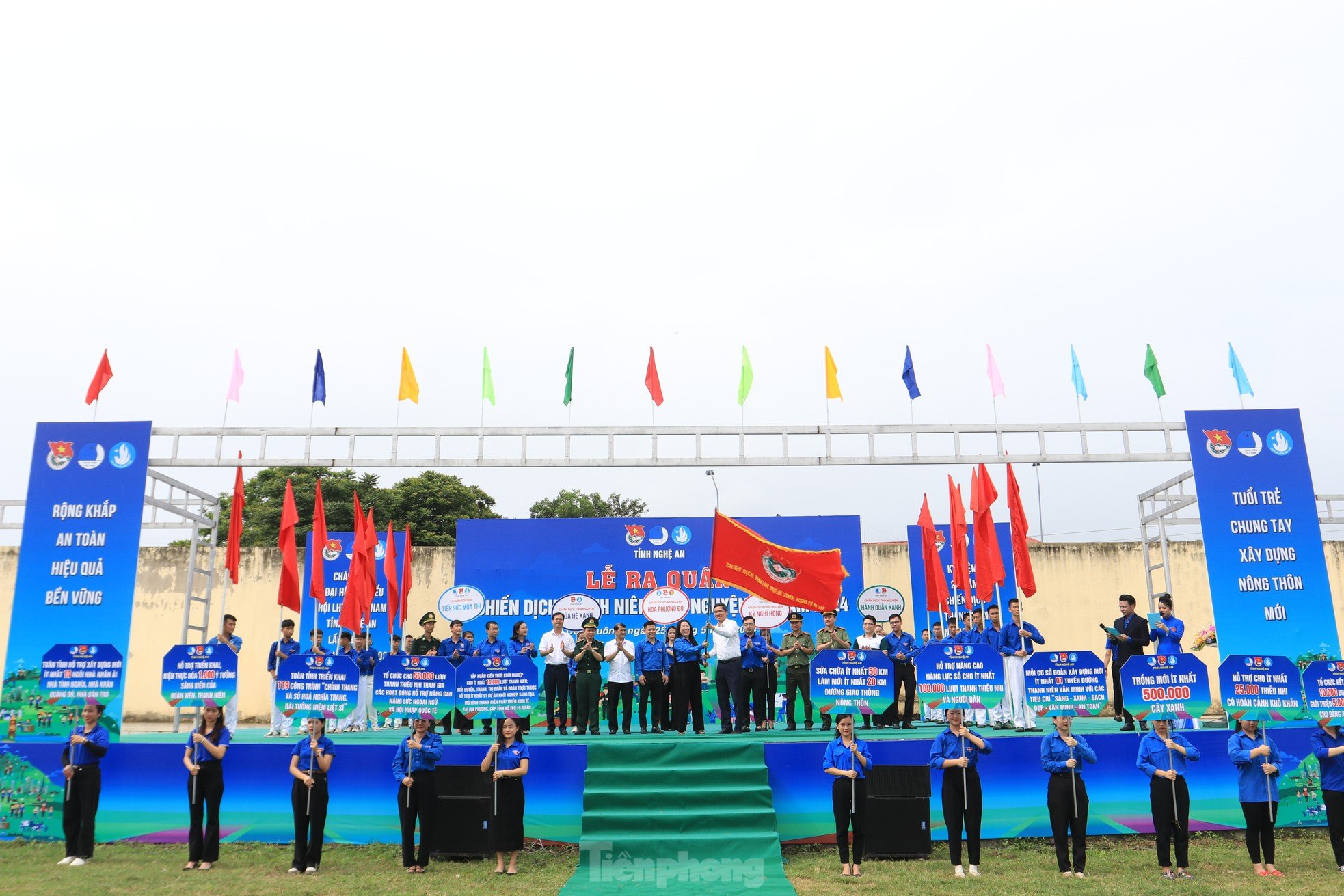 Des chiffres et des images impressionnants de jeunes de Nghe An lançant la campagne de bénévolat d'été, photo 1