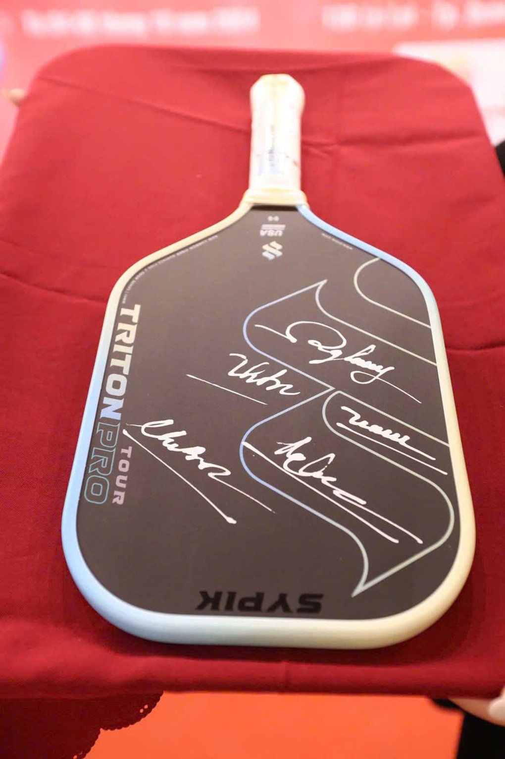 Vợt pickleball Sypik Triton Pro được đấu giá 200 triệu đồng - 3
