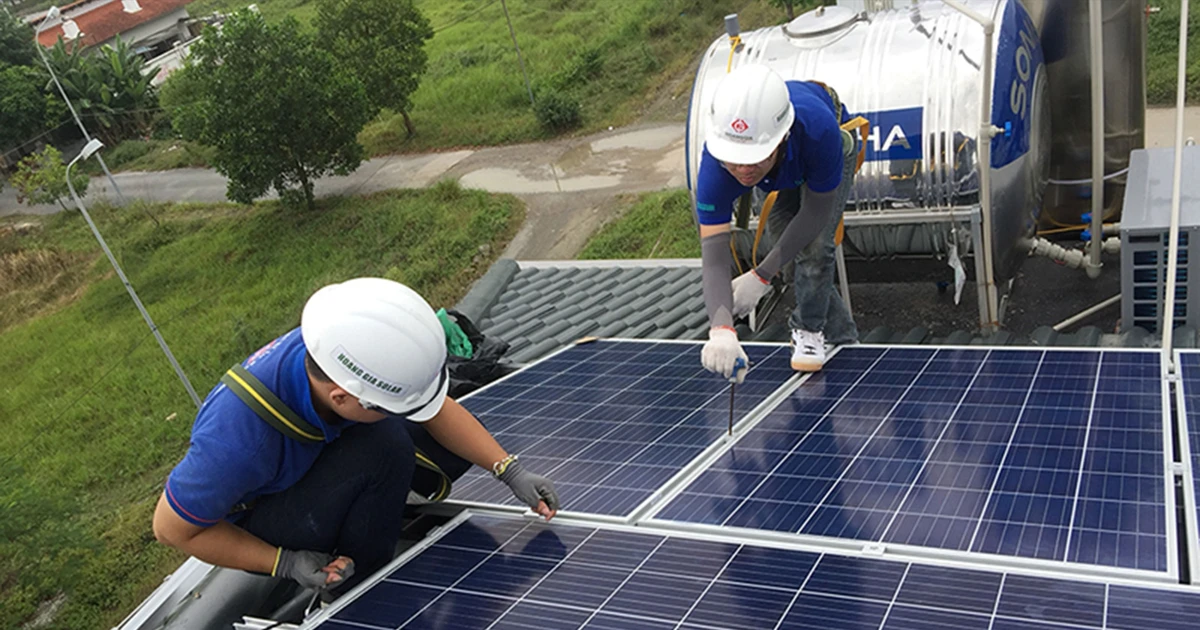 Assouplissement des limites de capacité et vente au réseau : « Alimenter » l’énergie solaire sur les toits