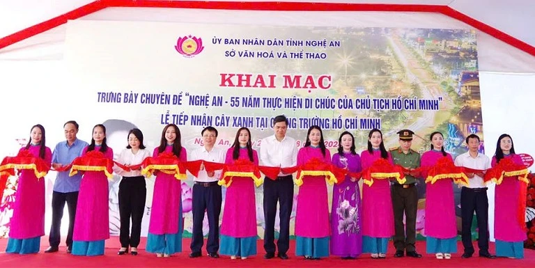 Khai mạc trưng bày chuyên đề “Nghệ An