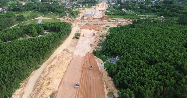 Mùa mưa tới gần, Bộ GTVT yêu cầu đẩy nhanh thi công nền đường cao tốc Vạn Ninh