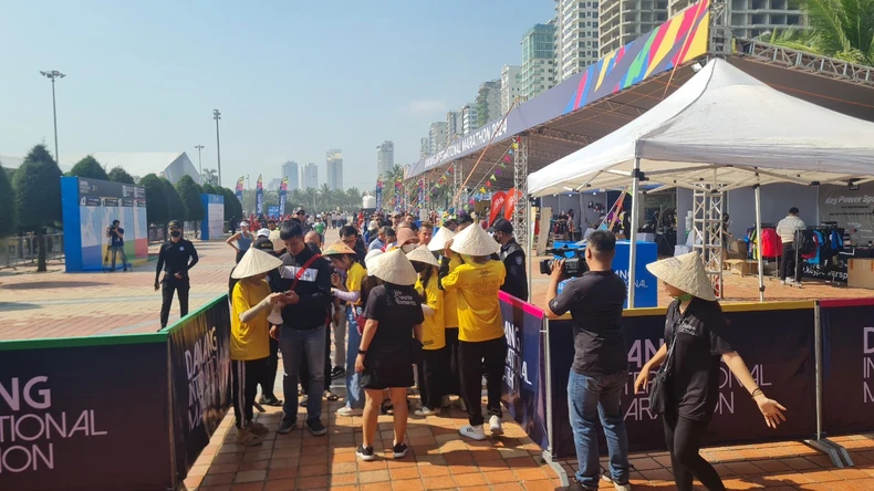 Inauguración del 11º Maratón Internacional Da Nang 2024 foto 2