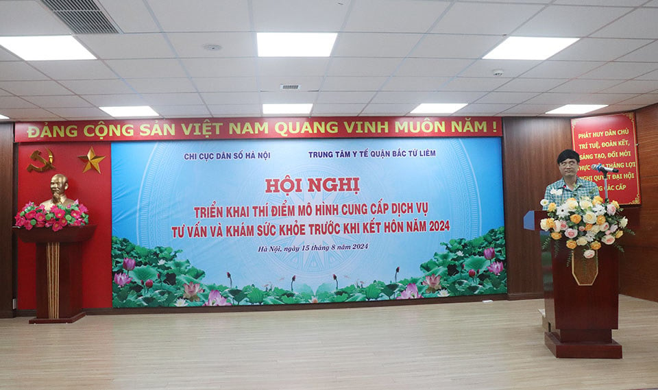 Chi cục trưởng Chi cục Dân số Hà Nội Vũ Duy Hưng phát biểu tại hội nghị.