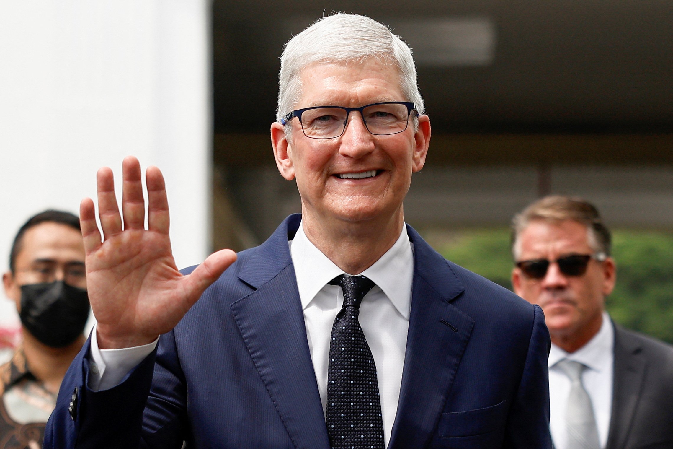 Ông Tim Cook - CEO Apple tại Jakarta (Indonesia) sáng 17.4