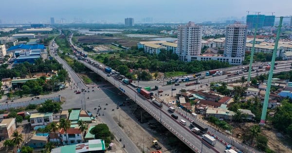 ภาพมุมกว้างของพื้นที่บ้านเรือนกว่า 200 หลังถูกรื้อถอนเพื่อสร้างทางแยกสูง 3 ชั้นในนครโฮจิมินห์