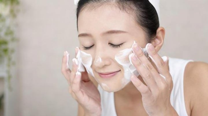 Apply makeup properly with 10 basic steps - 1