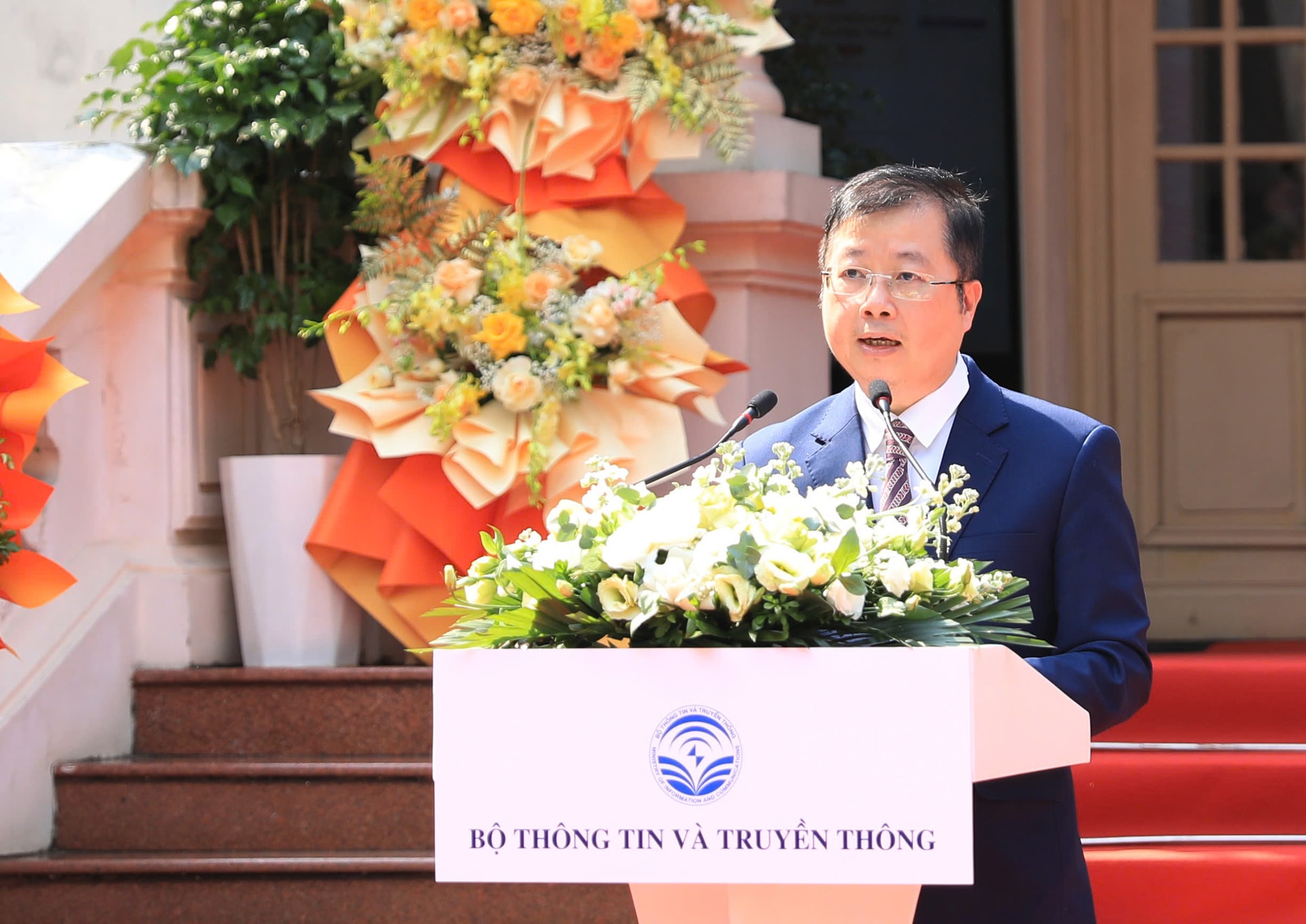 Deputy Minister of Information and Communications Nguyen Thanh Lam delivered the opening speech at the exhibition. Photo: Quang Thai