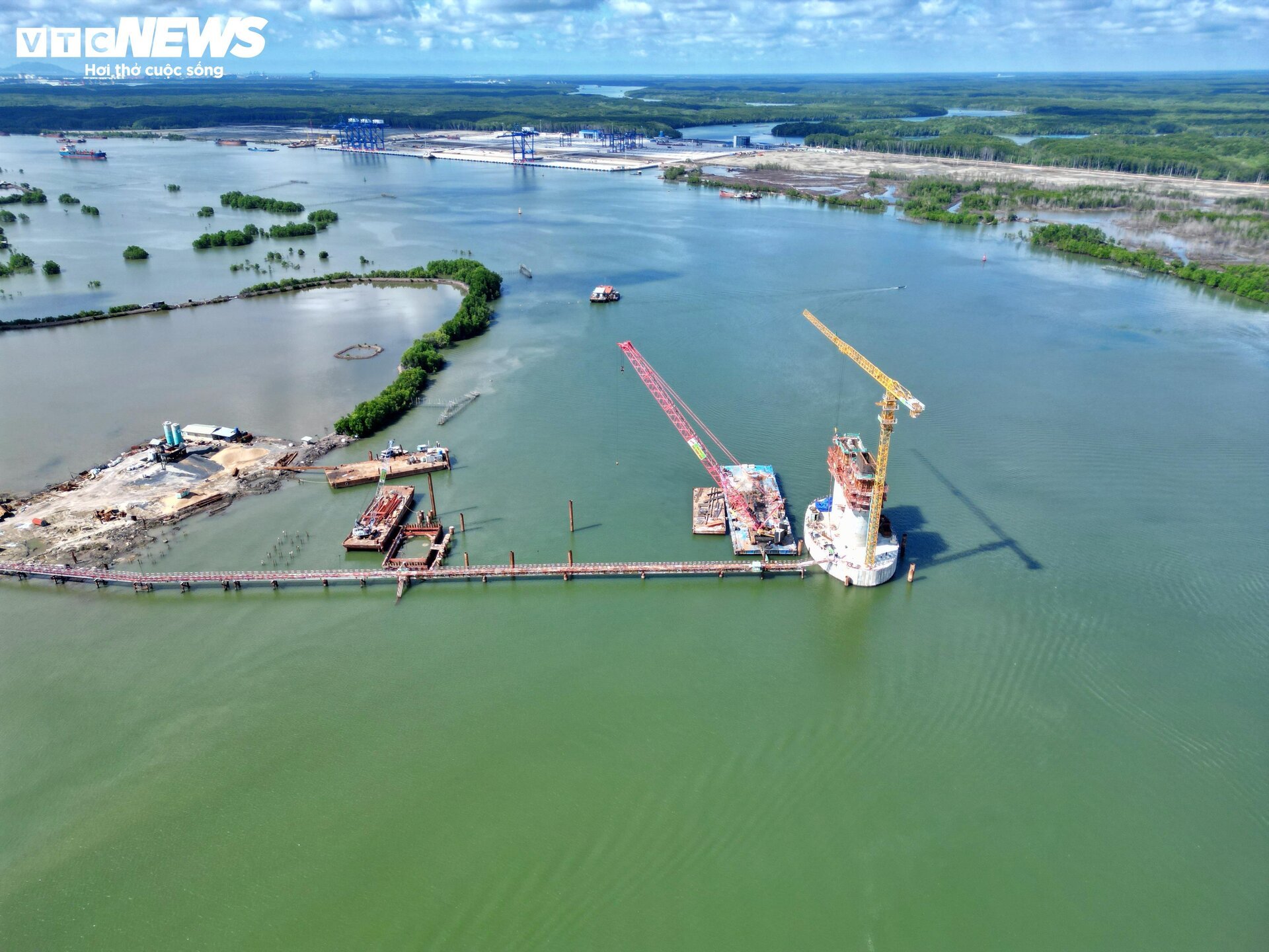 Close-up of the trillion-dollar bridge connecting Ba Ria - Vung Tau with Dong Nai after more than 1 year of construction - 16