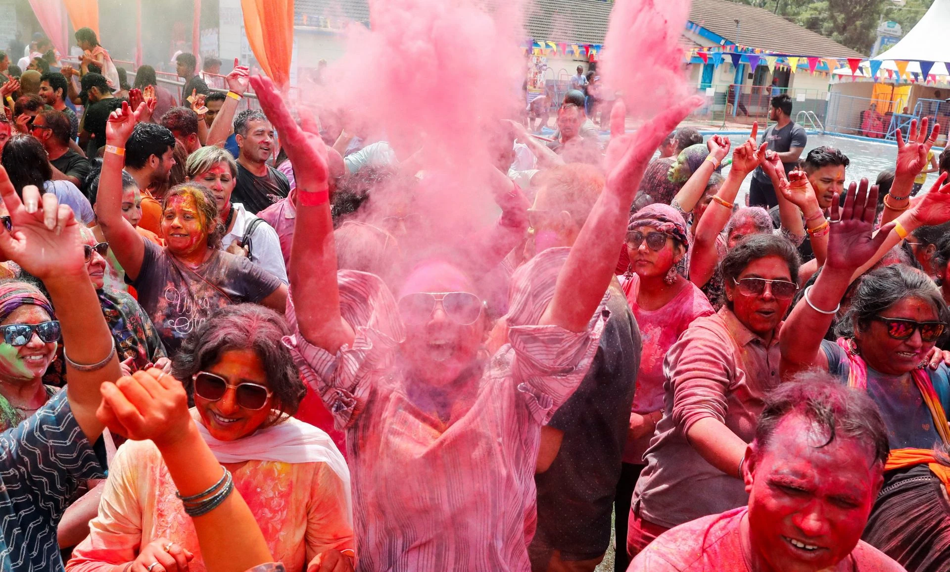 [Foto] Farbenfrohes Hindu-Fest Holi, Foto 8