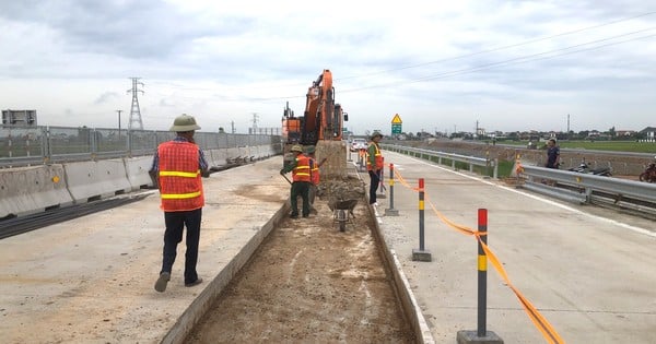 De nouvelles informations sur le revêtement de l'autoroute de 11 000 milliards de VND qui vient d'être ouvert à la circulation ont été dévoilées