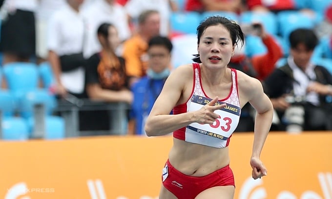 Vận động viên điền kinh Nguyễn Thị Huyền thi đấu ở SEA Games 32. Ảnh: Hiếu Lương