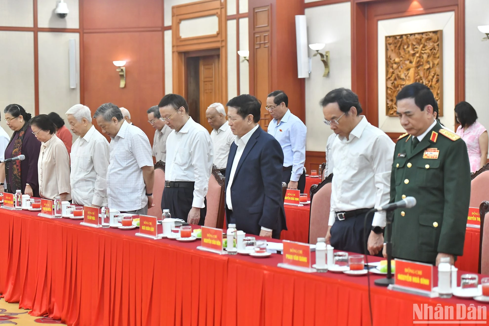 [Photo] General Secretary and President To Lam chaired the meeting with leaders and former leaders of the Party and State photo 6