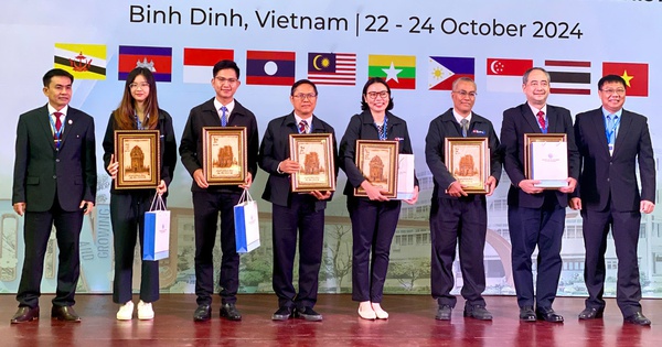 Expertos extranjeros evalúan el programa de formación de la Universidad Quy Nhon