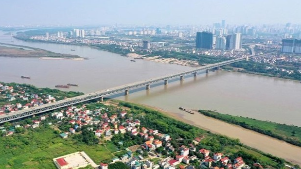 Allow construction of public works in areas outside the Red and Duong river banks