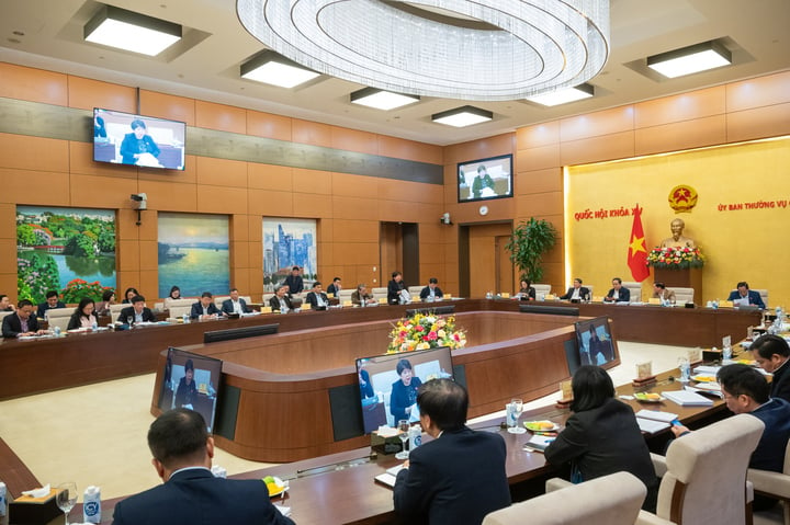 Overview of the meeting. (Photo: quochoi.vn)