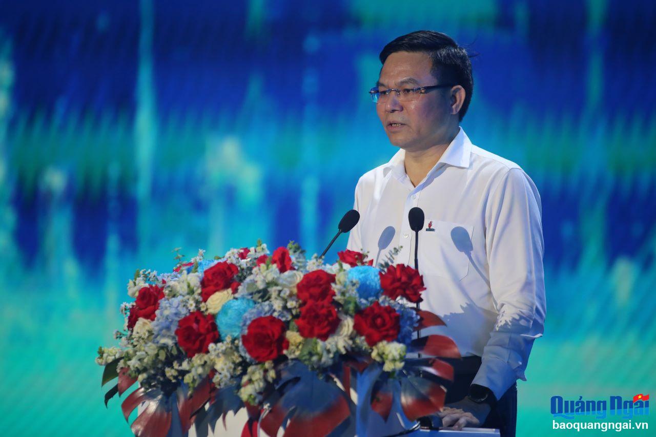 General Director of Vietnam Oil and Gas Group Le Manh Hung spoke at the ceremony.